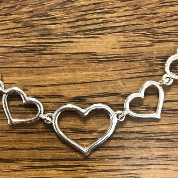 NWOT Avon Silvertone Hearts Necklace - Picture 5 of 6